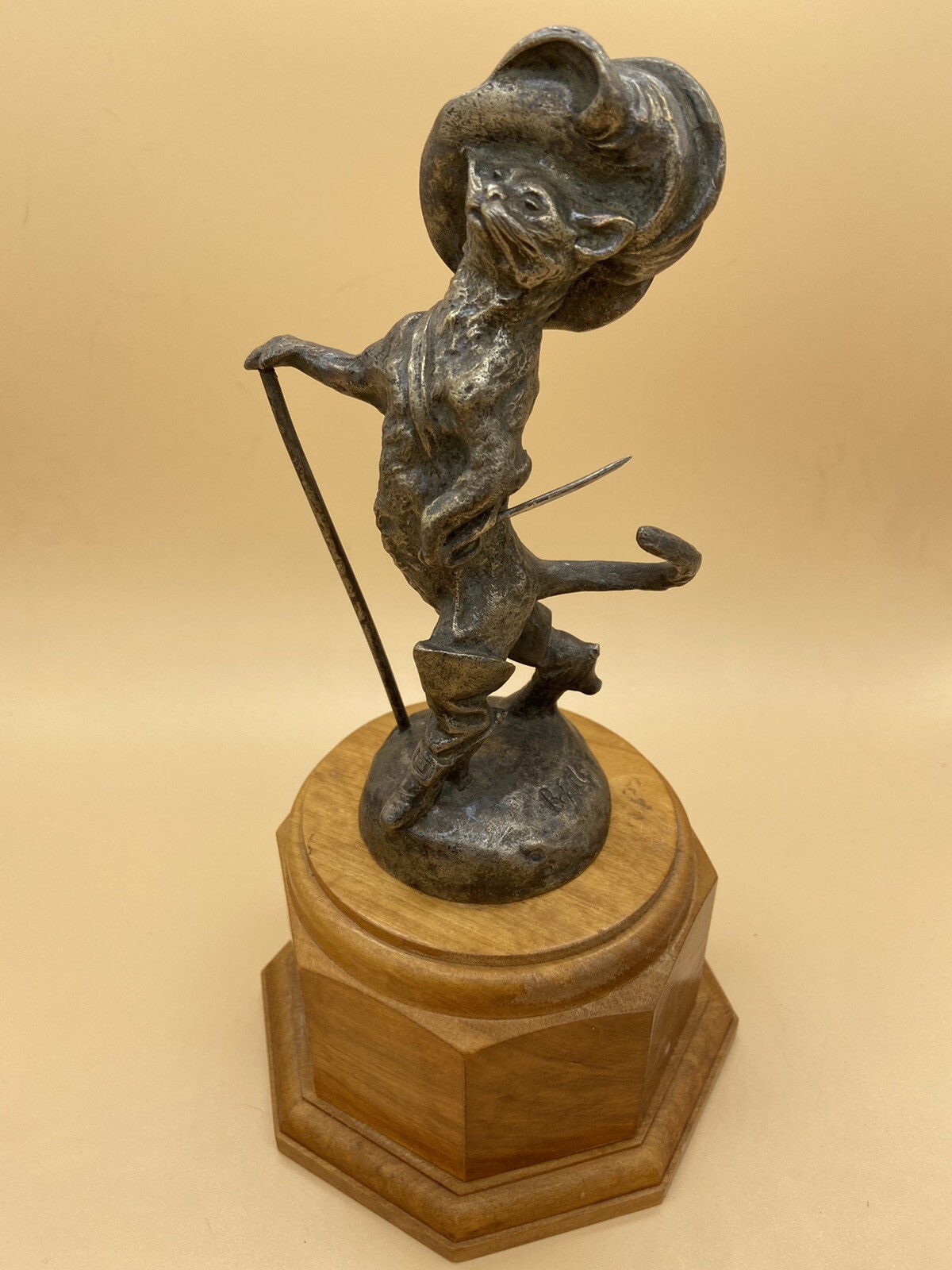 VINTAGE RARE 1911 A. BOFILL PUSS IN BOOTS HOOD ORNAMENT RADIATOR CAP CAR MASCOT VINTAGE RARE 1911 A. BOFILL PUSS IN BOOTS HOOD ORNAMENT RADIATOR CAP CAR MASCOT