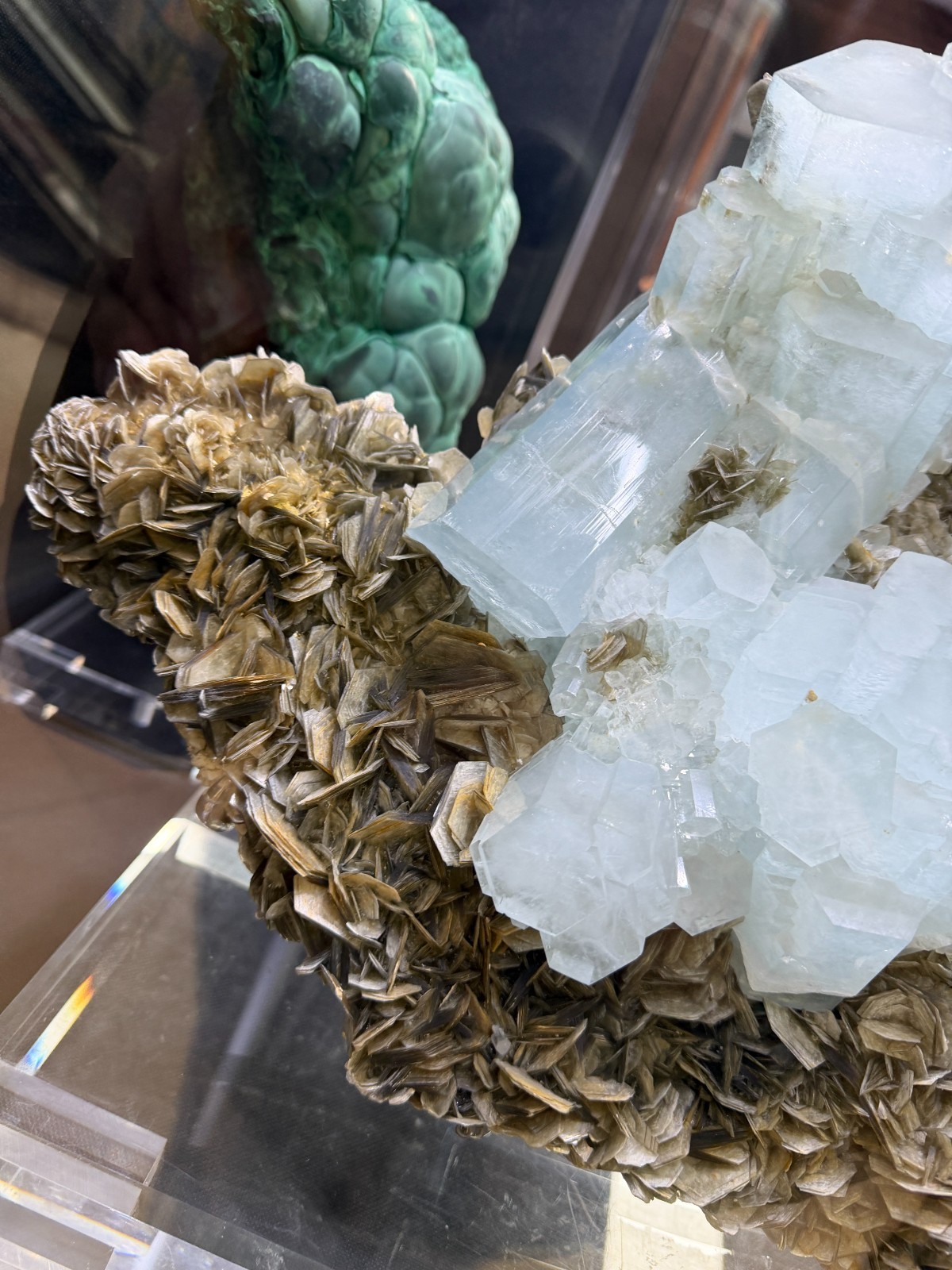 53*33cm rare Natural aquamarine paragenic quartz crystal Mineral specimen +stand 53*33cm rare Natural aquamarine paragenic quartz crystal Mineral specimen +stand