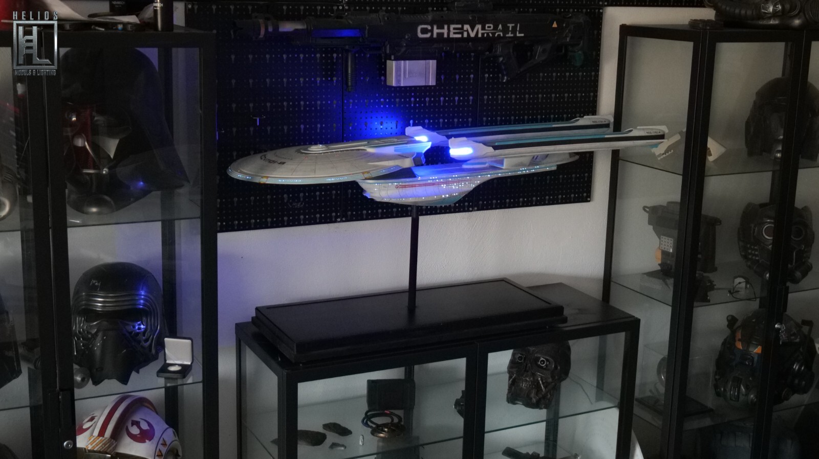 Star Trek Generations Enterprise NCC 1701-B Model (117cm), Illuminated, Built Star Trek Generations Enterprise NCC 1701-B Model (117cm), Illuminated, Built