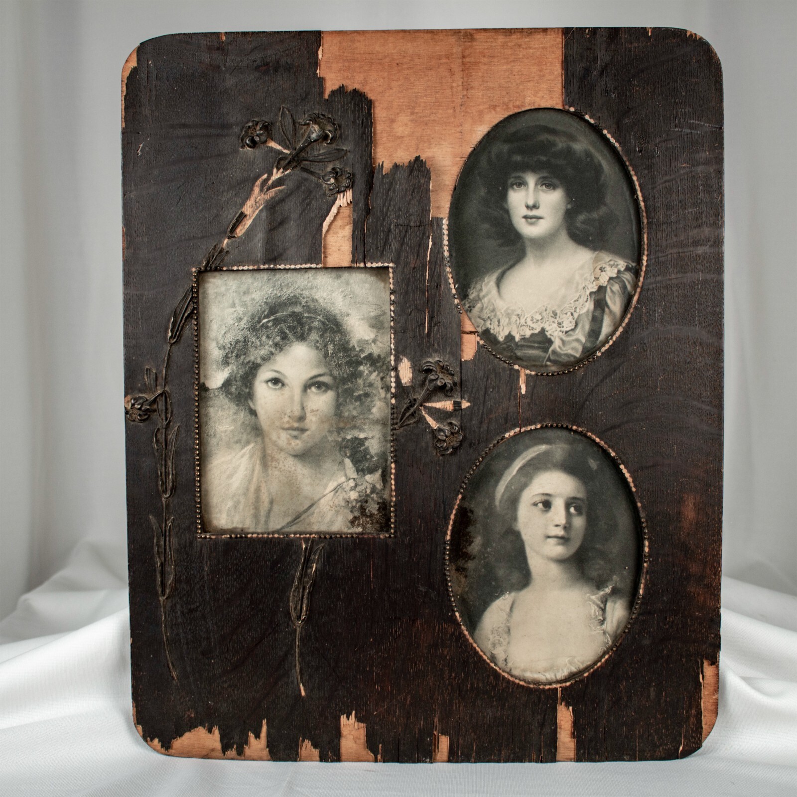 1880's Antique High Society Women Photos Wood Frame 21 1880's Antique High Society Women Photos Wood Frame 21