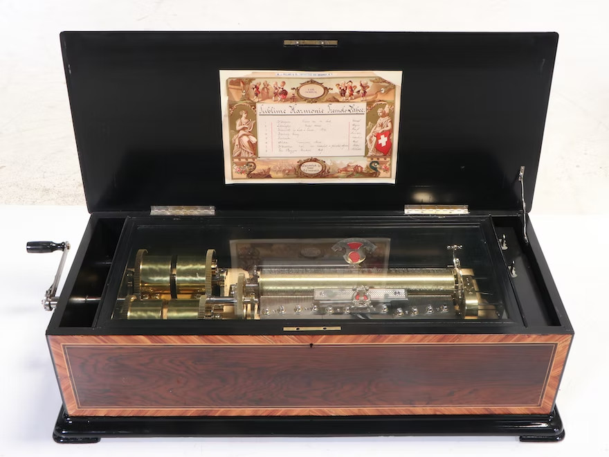 Swiss Inlaid Rosewood Eight-Tune Cylinder Music Box, Late 19th Century Swiss Inlaid Rosewood Eight-Tune Cylinder Music Box, Late 19th Century