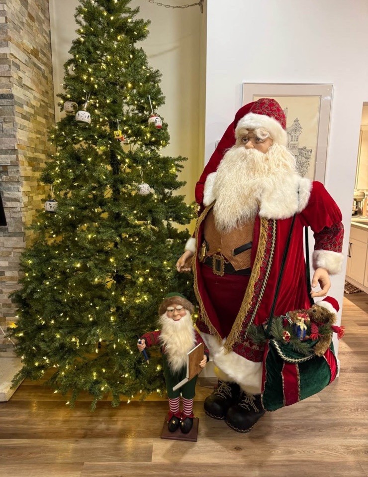 MEMBER’S MARK LIFE SIZE COLLECTOR’S SANTA CLAUS & ANIMATED ELF 80” TALL MEMBER’S MARK LIFE SIZE COLLECTOR’S SANTA CLAUS & ANIMATED ELF 80” TALL