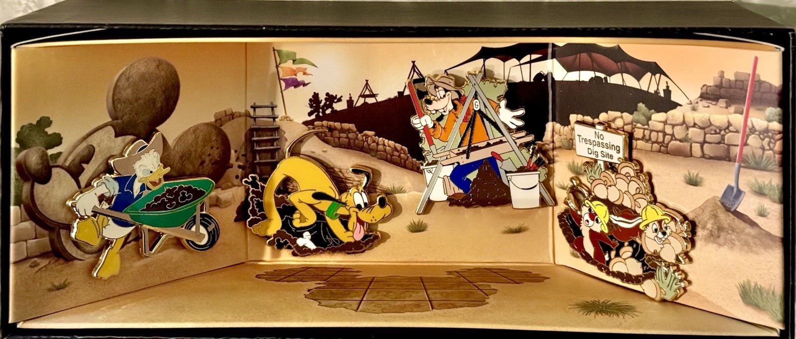 Diorama 4 Pin Box Set - Archaeology LE 300 Disney - The Museum of Pin-tiquities Diorama 4 Pin Box Set - Archaeology LE 300 Disney - The Museum of Pin-tiquities