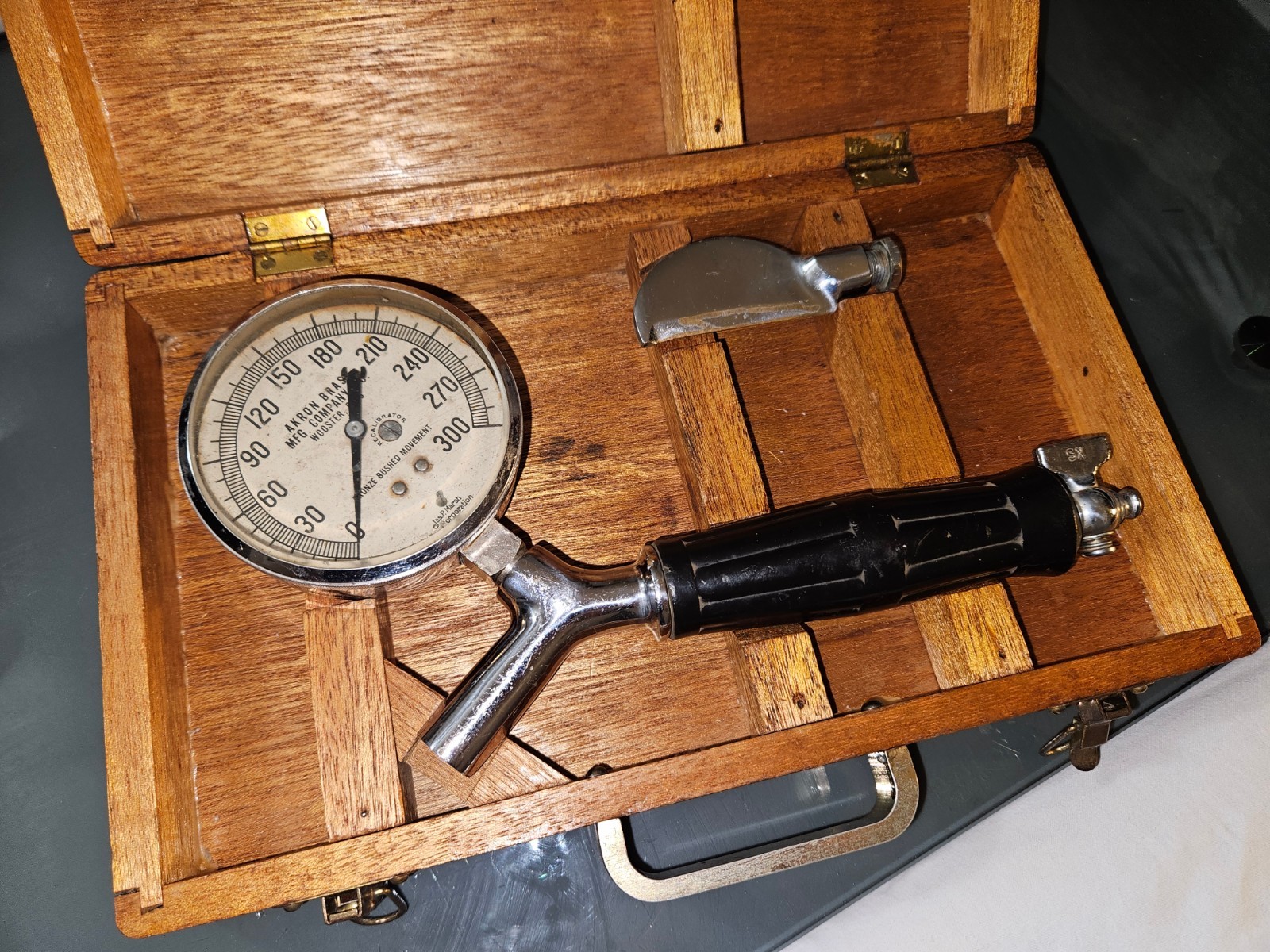 Vintage Akron Brass Pitot Gauge Kit • Jas P Marsh Skokie • USAF • Wood Box Vintage Akron Brass Pitot Gauge Kit • Jas P Marsh Skokie • USAF • Wood Box