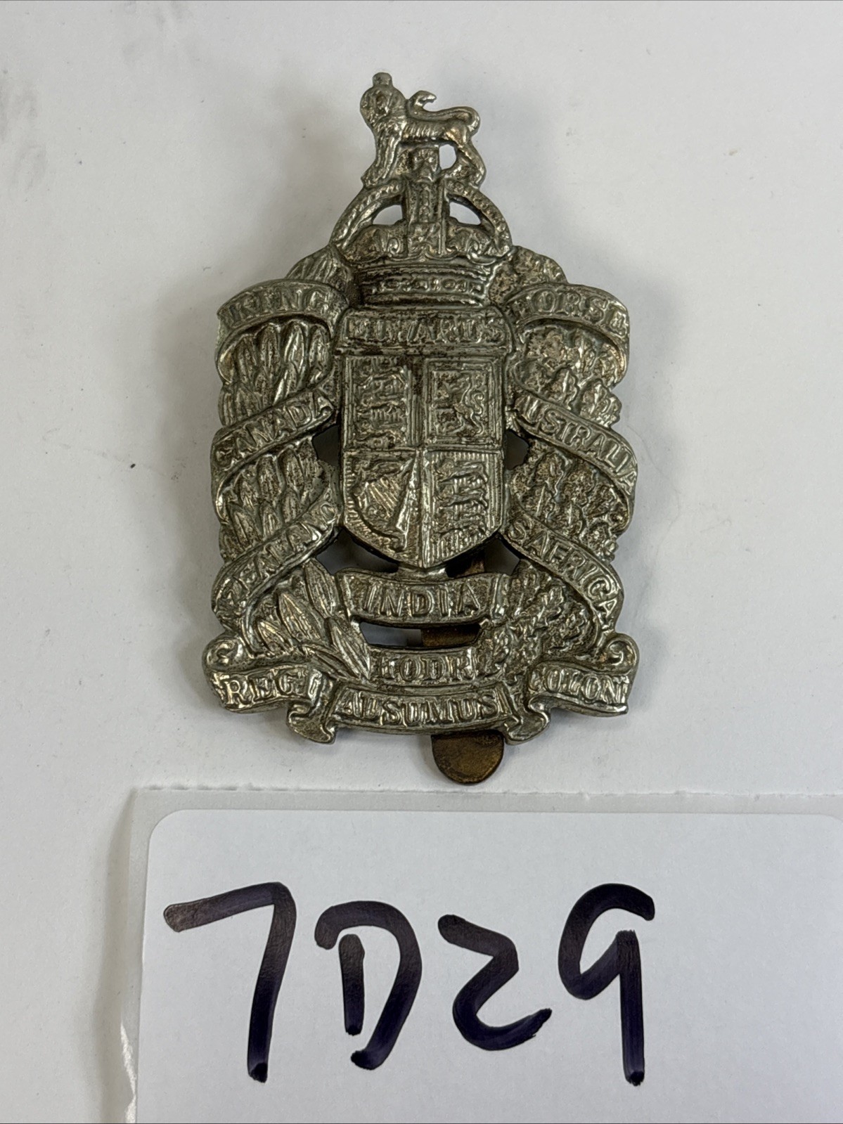 British Army Kings Overseas Dominions India Cap Badge Insignia Slide Clip 7D29 British Army Kings Overseas Dominions India Cap Badge Insignia Slide Clip 7D29