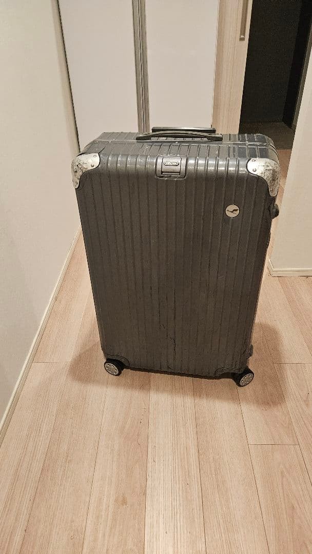 Rimowa Limowa Lufthansa Carrying Case 86L Seal Grey Rimowa Limowa Lufthansa Carrying Case 86L Seal Grey