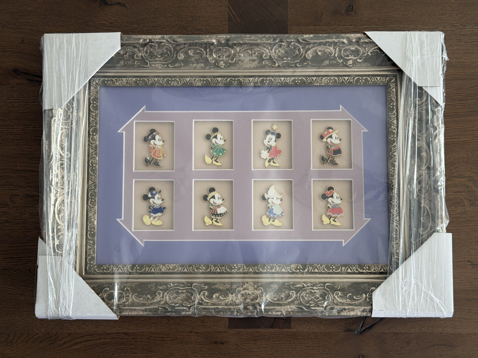 D23 Minnie's City Outfits Frame AP LE3 With Certificate Of Authenticity D23 Minnie's City Outfits Frame AP LE3 With Certificate Of Authenticity