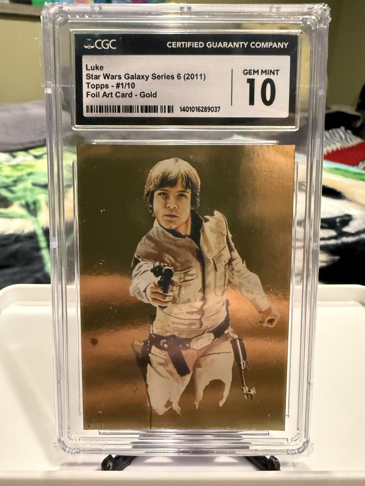 2011 Topps Star Wars Galaxy 6 #1 LUKE SKYWALKER Gold Foil Card 479/600 - CGC 10 2011 Topps Star Wars Galaxy 6 #1 LUKE SKYWALKER Gold Foil Card 479/600 - CGC 10