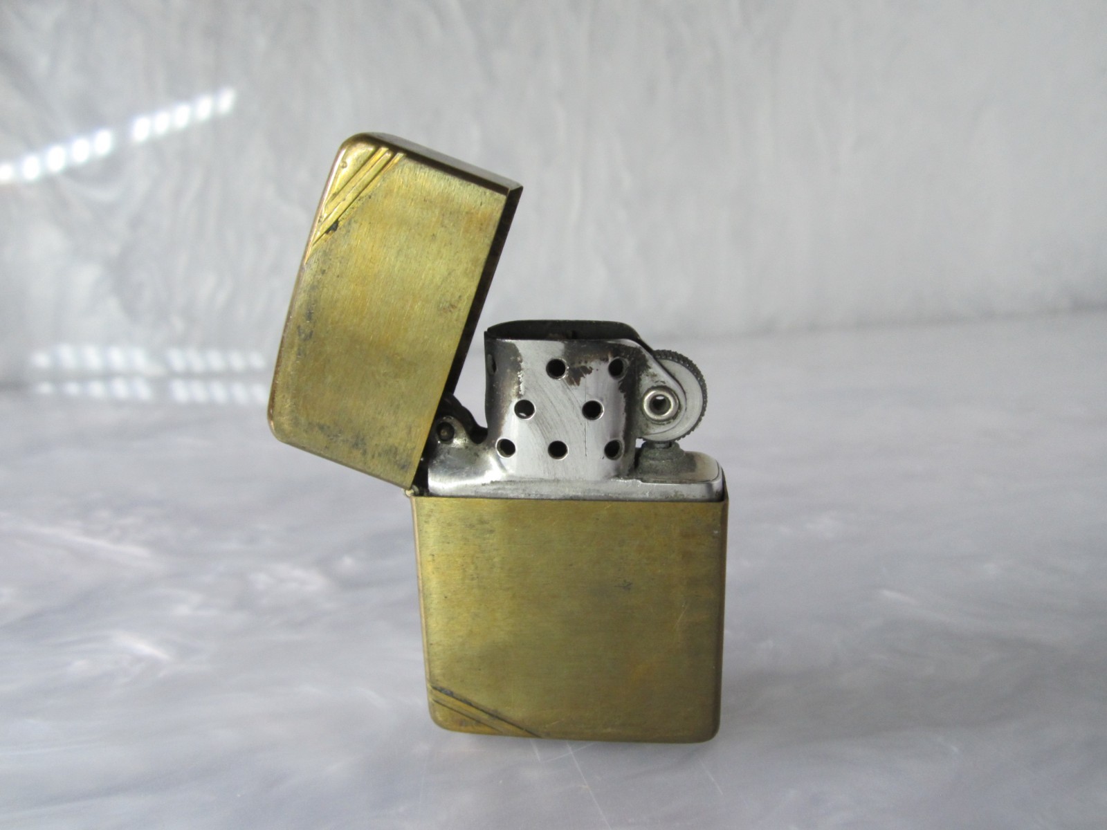 ULTRA RARE ORIGINAL AUTHENTIC ANTIQUE 1937 ZIPPO BRASS LIGHTER ULTRA RARE ORIGINAL AUTHENTIC ANTIQUE 1937 ZIPPO BRASS LIGHTER