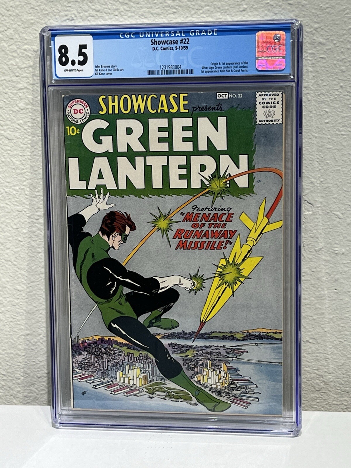 SHOWCASE 22 CGC 8.5 OFF-WHITE PAGES 1ST HAL JORDAN GREEN LANTERN 1231983004