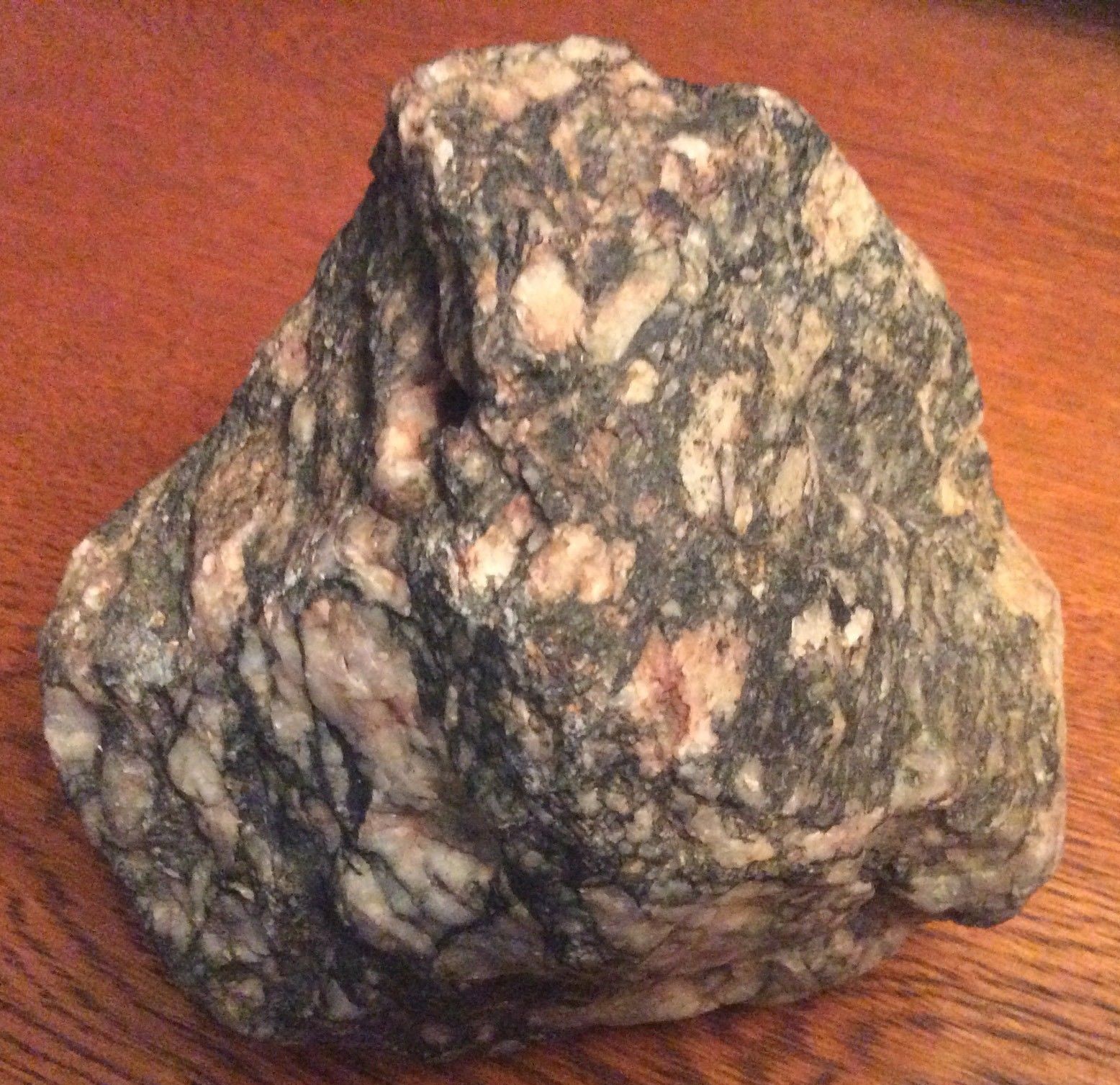 Lunar Breccia Meteorite Unslice From NEA 1225 gr - Rare Moon Rock Meteorite Lunar Breccia Meteorite Unslice From NEA 1225 gr - Rare Moon Rock Meteorite