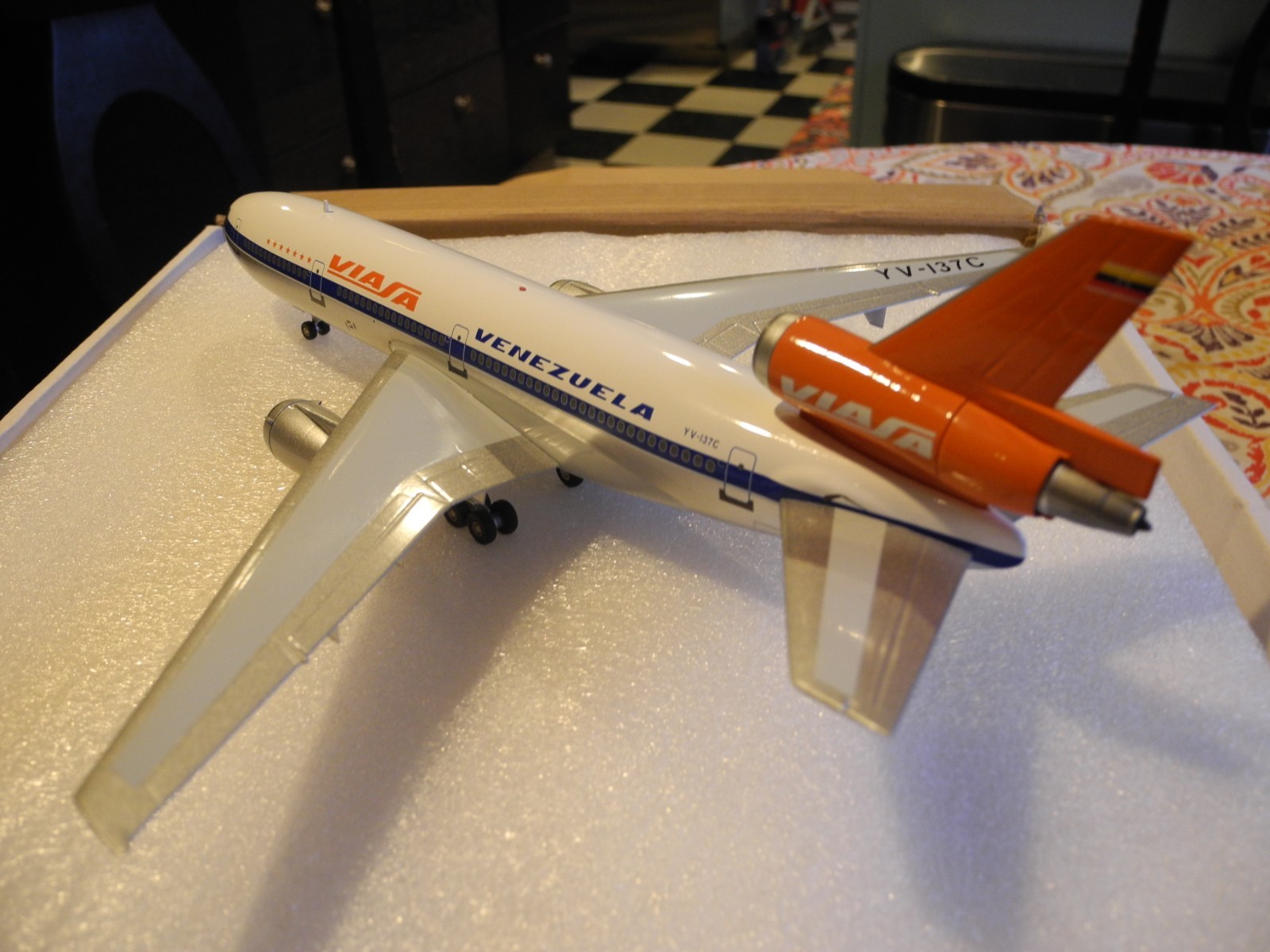 Collectors' FIND Very Rare Inflight DC-10 VIASA, Original Edition, 1:200 Collectors' FIND Very Rare Inflight DC-10 VIASA, Original Edition, 1:200