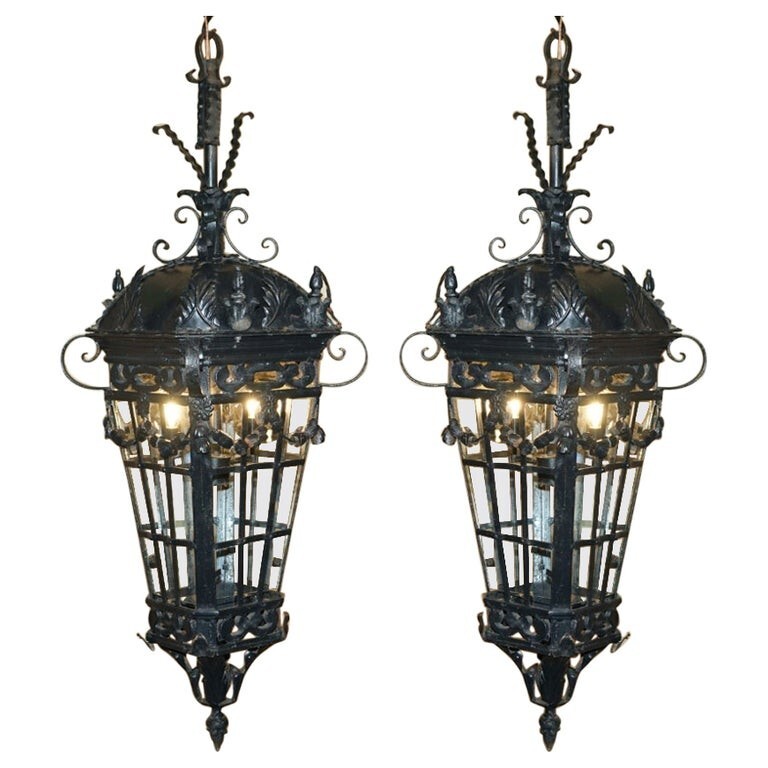 FINE PAIR OF EXTRA LARGE 20TH CENTURY FRENCH PARISIAN ART DECO HANGING LANTERNS FINE PAIR OF EXTRA LARGE 20TH CENTURY FRENCH PARISIAN ART DECO HANGING LANTERNS