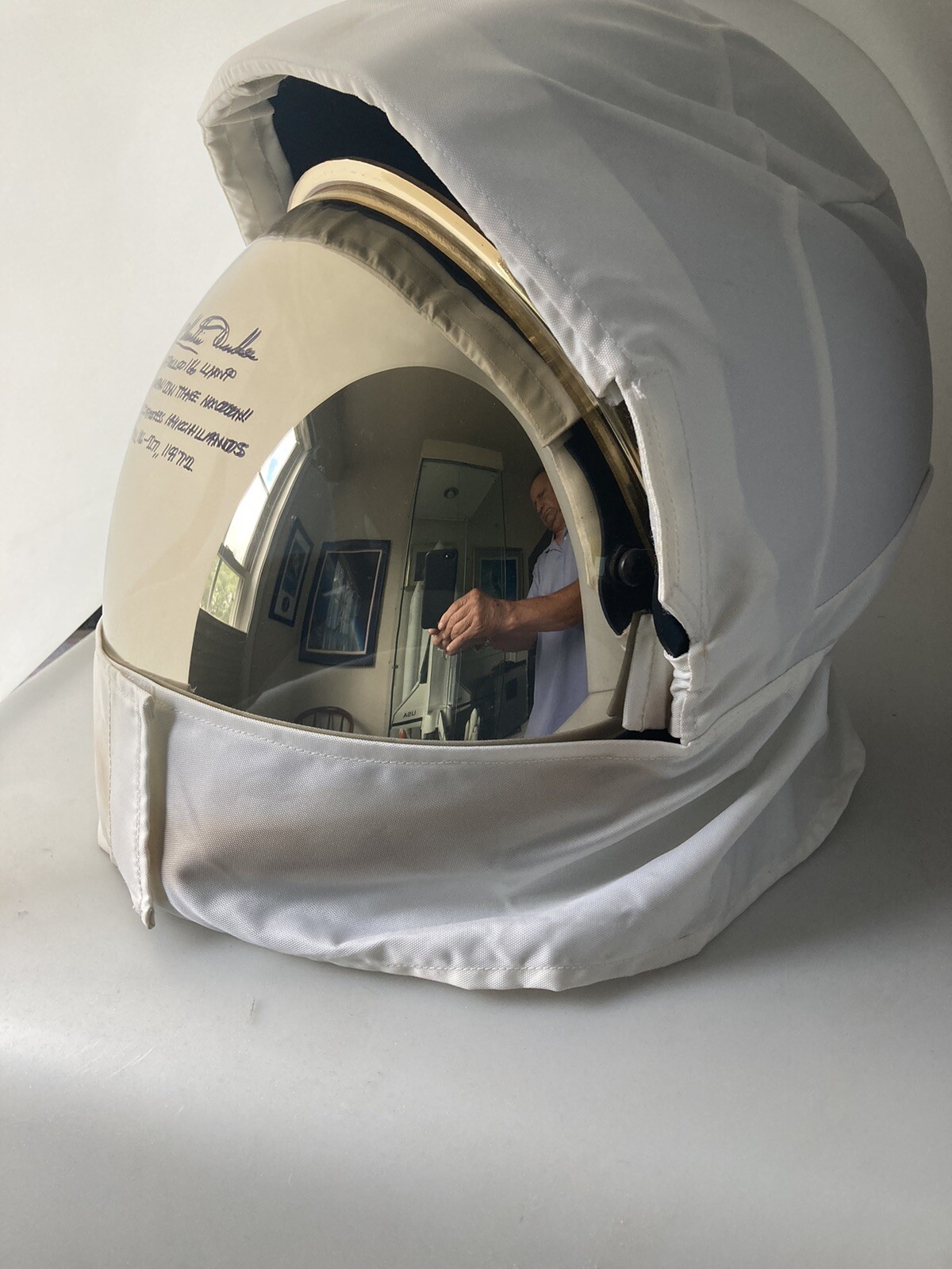 Charlie Duke signed A7L full-scale replica EVA Helmet and Visor, cS Member Charlie Duke signed A7L full-scale replica EVA Helmet and Visor, cS Member