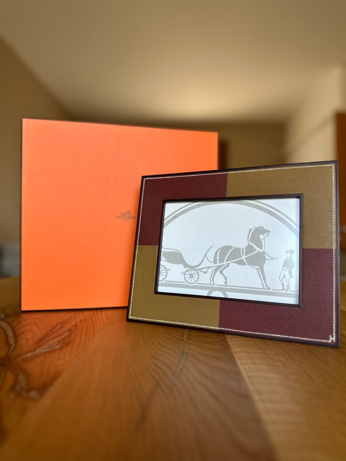 Hermès Pleiade en Casaque Medium H460239M 01 Photo Frame New Full Set Hermès Pleiade en Casaque Medium H460239M 01 Photo Frame New Full Set