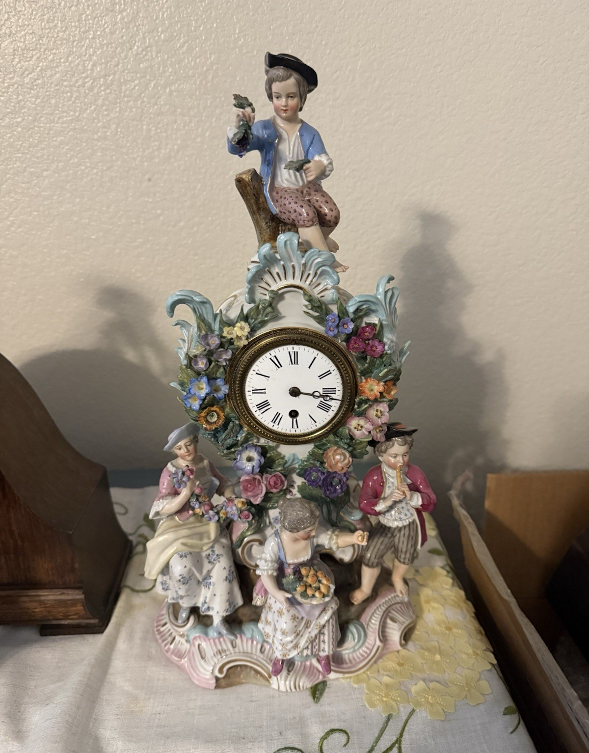 Meissen Mantel Clock Analog Roman Numerals Floral Children Figurine Multicolor Meissen Mantel Clock Analog Roman Numerals Floral Children Figurine Multicolor