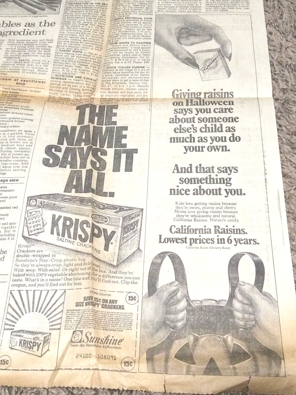 VTG 1984 PRESS-TELEGRAM NEWPAPER ARTICLE 1 PAPER GIVING RAISINS ON HALLOWEEN VTG 1984 PRESS-TELEGRAM NEWPAPER ARTICLE 1 PAPER GIVING RAISINS ON HALLOWEEN