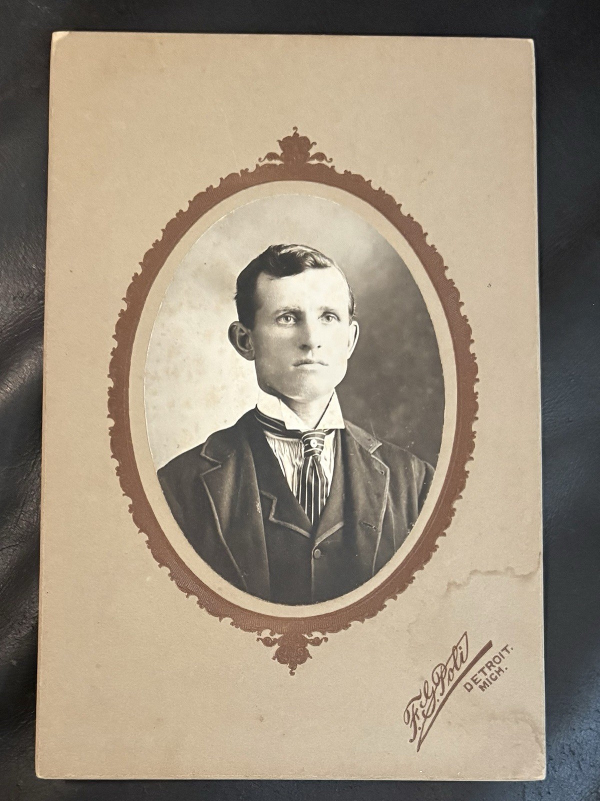 1900s-1910s MLB Detroit Baseball HOF Ty Cobb XRC Rookie Oldest Cabinet Card? 1900s-1910s MLB Detroit Baseball HOF Ty Cobb XRC Rookie Oldest Cabinet Card?