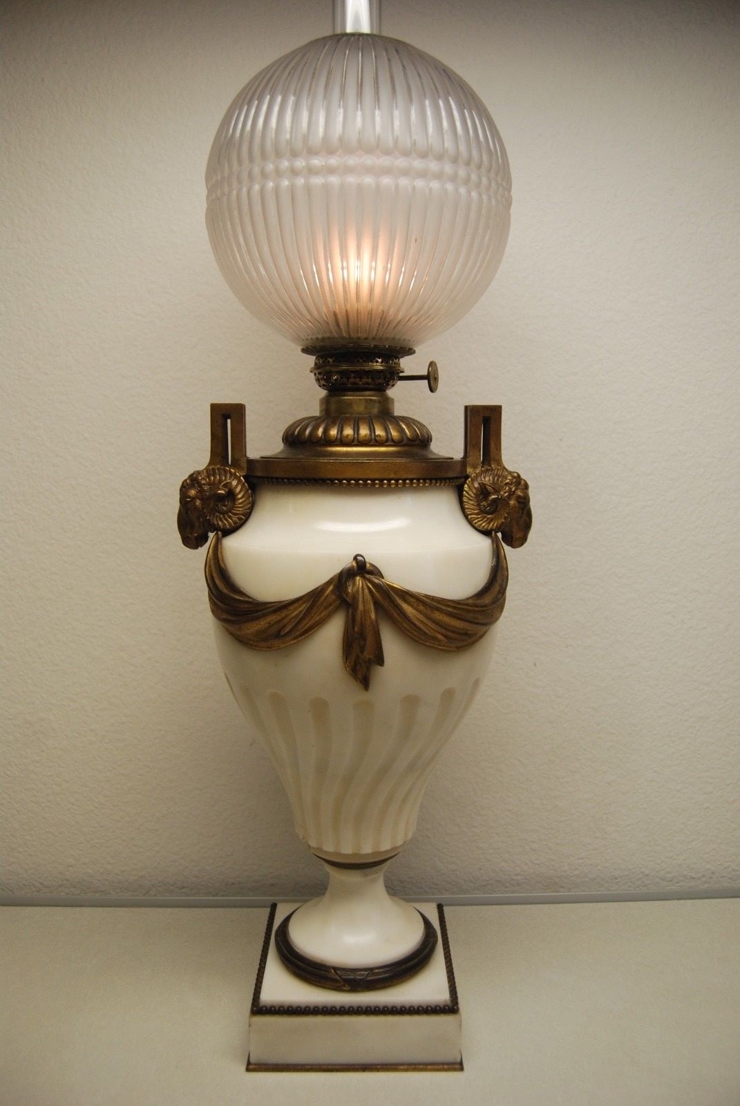 ANTIQUE FRENCH EMPIRE BRONZE KEROSENE OIL MANTEL ART DECO MARBLE RAM LAMP RIBBED