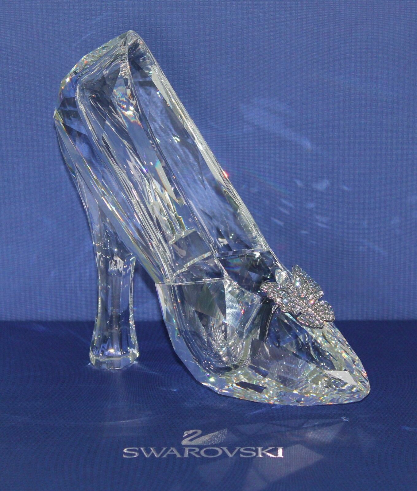 New Disney Live Action Cinderella Swarovski Glass Slipper LE 400 Life Size #276 New Disney Live Action Cinderella Swarovski Glass Slipper LE 400 Life Size #276