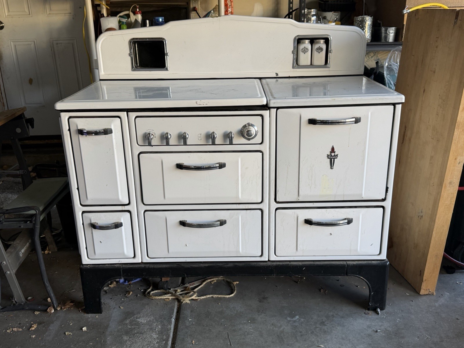 WORKING Antique Wedgewood Dual-Fuel Stove – Model 1022-BRK (1930s) WORKING Antique Wedgewood Dual-Fuel Stove – Model 1022-BRK (1930s)