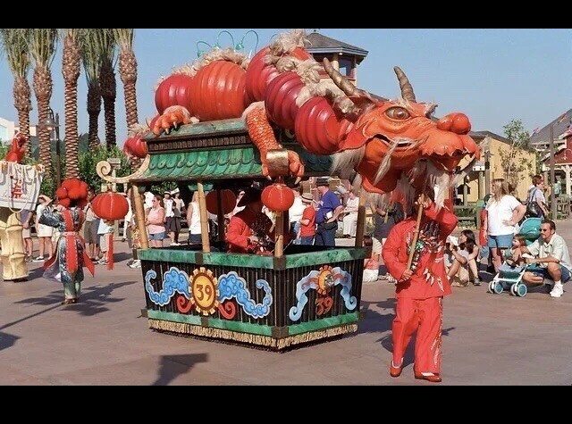 Disney Eureka, A California Adventure Parade Float, Dragon, Very Rare. Disney Eureka, A California Adventure Parade Float, Dragon, Very Rare.