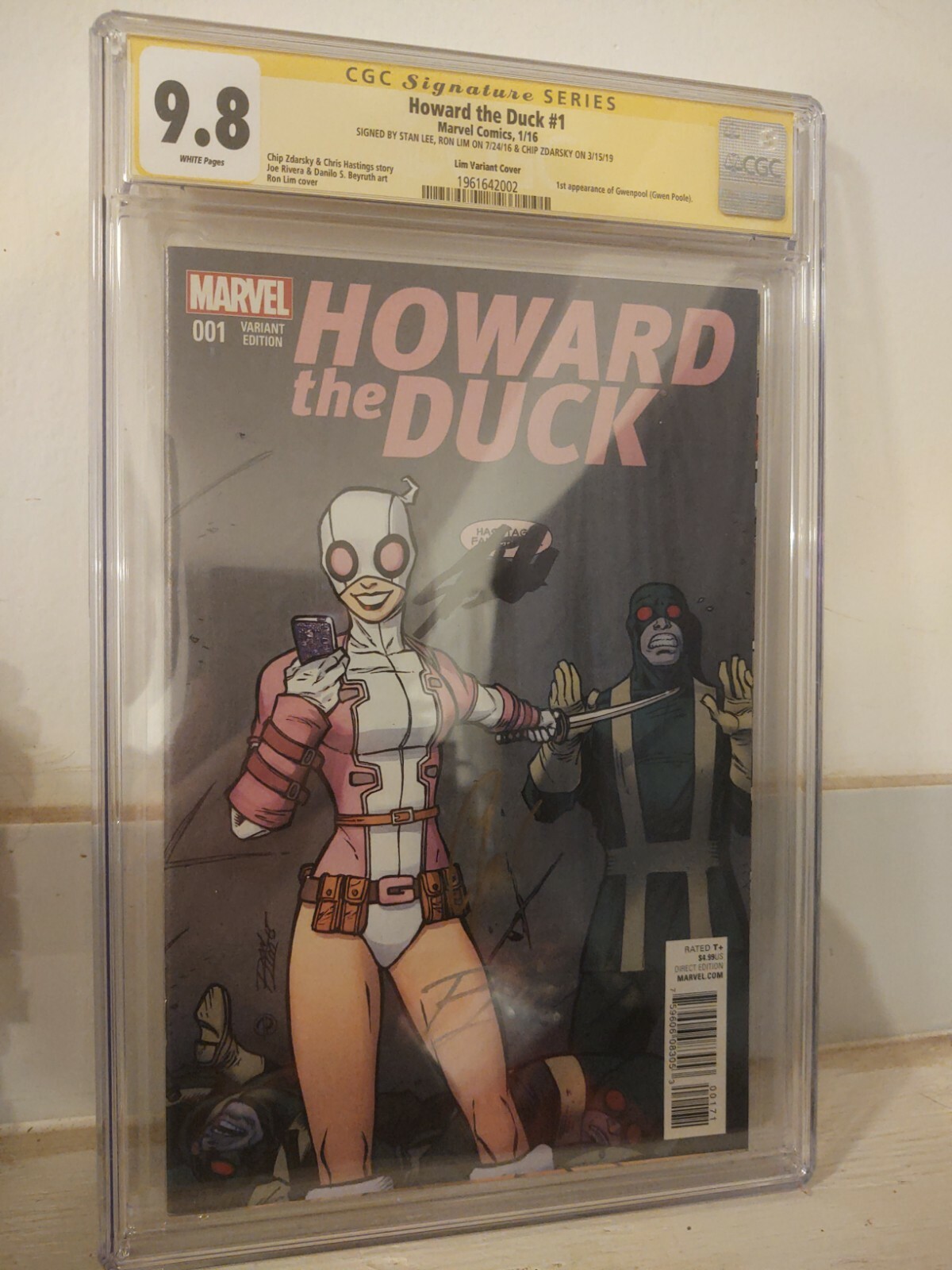 Howard The Duck #1 CGC 9.8  Signed by Stan Lee & 1st app of Gwenpool RARE