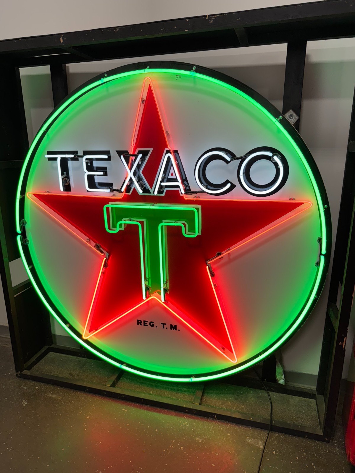 Texaco white, red and green Neon : 6' aluminum in storage frame. Texaco white, red and green Neon : 6' aluminum in storage frame.