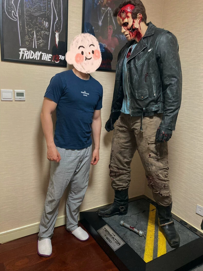 Collection T800 Terminator 1:1 Statue - Battle-Damaged Ver only one in world Collection T800 Terminator 1:1 Statue - Battle-Damaged Ver only one in world