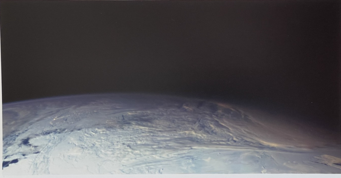 NASA SPACE PHOTO LIMB OF THE EARTH GALILEO JPL KODAK PAPER TYPE 1 MILKY WAY NASA SPACE PHOTO LIMB OF THE EARTH GALILEO JPL KODAK PAPER TYPE 1 MILKY WAY