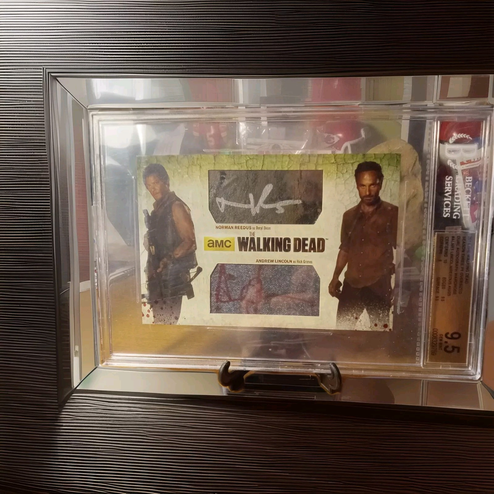 Walking Dead Reedus & Lincoln Oversized Dual Auto SCREEN WORN Beckett 9.5 Mint Walking Dead Reedus & Lincoln Oversized Dual Auto SCREEN WORN Beckett 9.5 Mint
