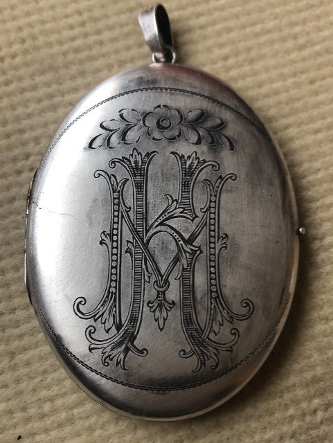 WW 2 1943 SILVER KURT MEYER 'PANZERMEYER' INSCRIBED PHOTO LOCKET PENDANT WW 2 1943 SILVER KURT MEYER 'PANZERMEYER' INSCRIBED PHOTO LOCKET PENDANT