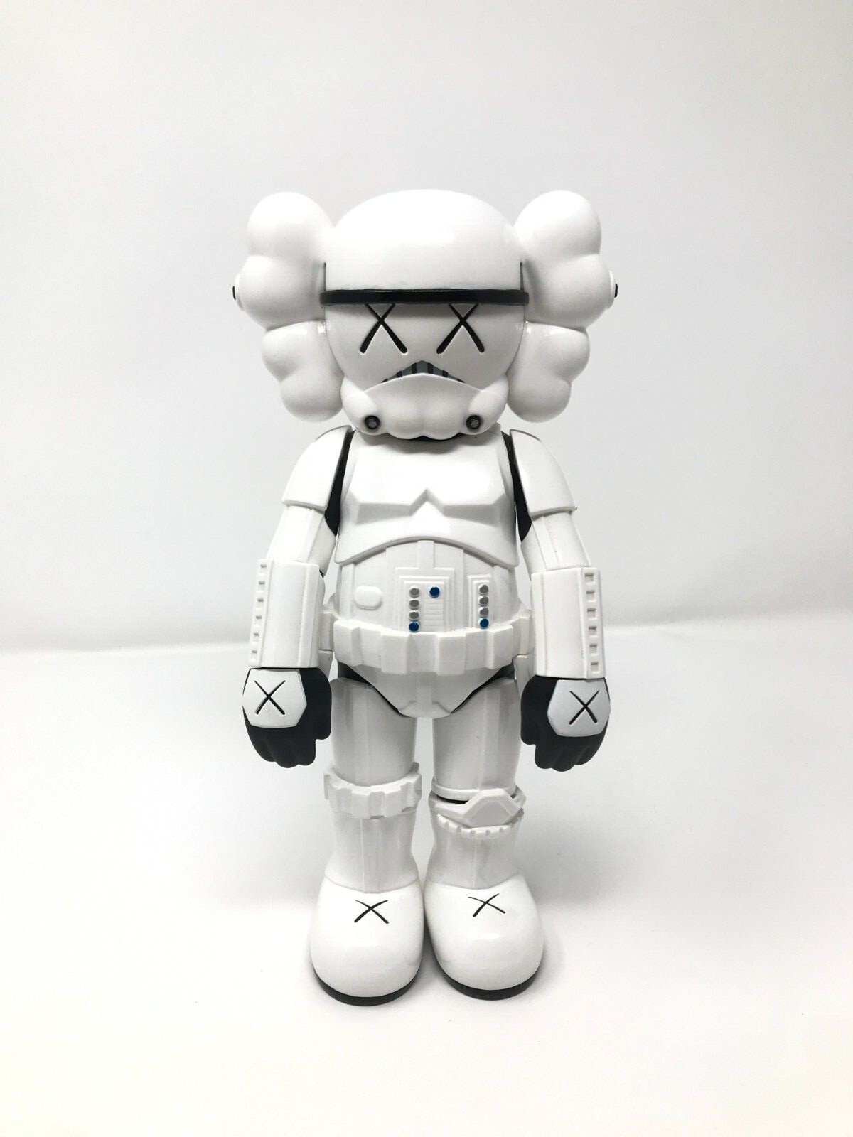 2008 - KAWS x Star Wars Medicom - Stormtrooper Companion Limited Edition 500 2008 - KAWS x Star Wars Medicom - Stormtrooper Companion Limited Edition 500