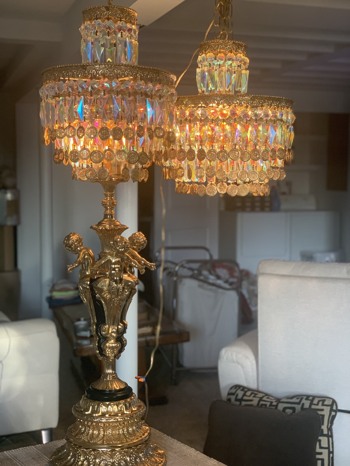 HOLLYWOOD REGENCY Only TABLE LAMP TONS OF CRYSTALS HOLLYWOOD REGENCY Only TABLE LAMP TONS OF CRYSTALS