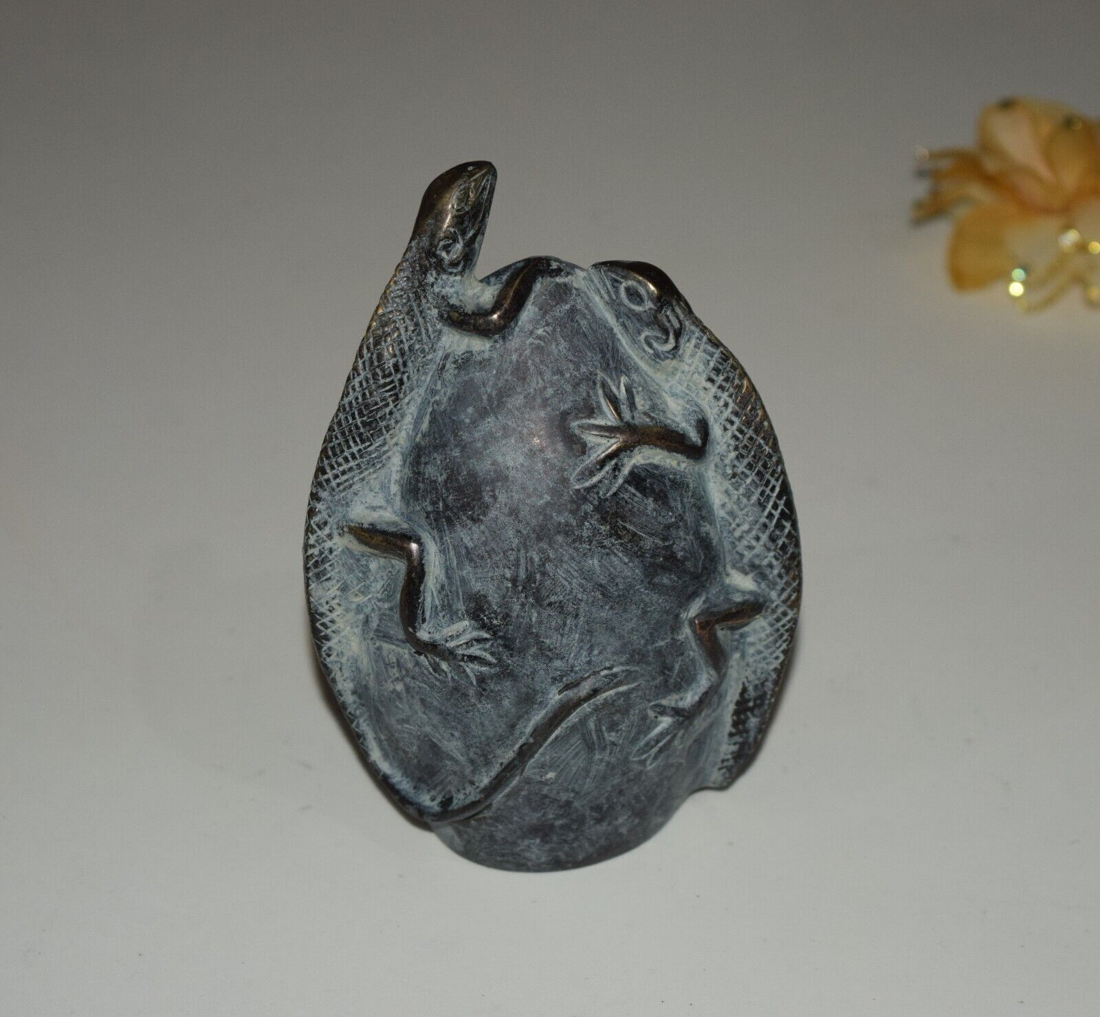 5.5'' Inch Paper Weight Lizard On Stone Shape Brass Graven Image Showpiece GTX