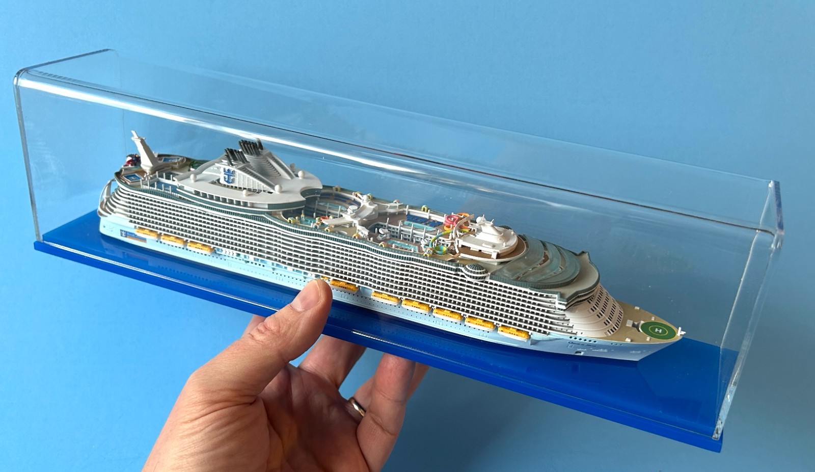 1:1250 scale OASIS OF THE SEAS cruise ship model Royal Caribbean by SCHERBAK USA 1:1250 scale OASIS OF THE SEAS cruise ship model Royal Caribbean by SCHERBAK USA