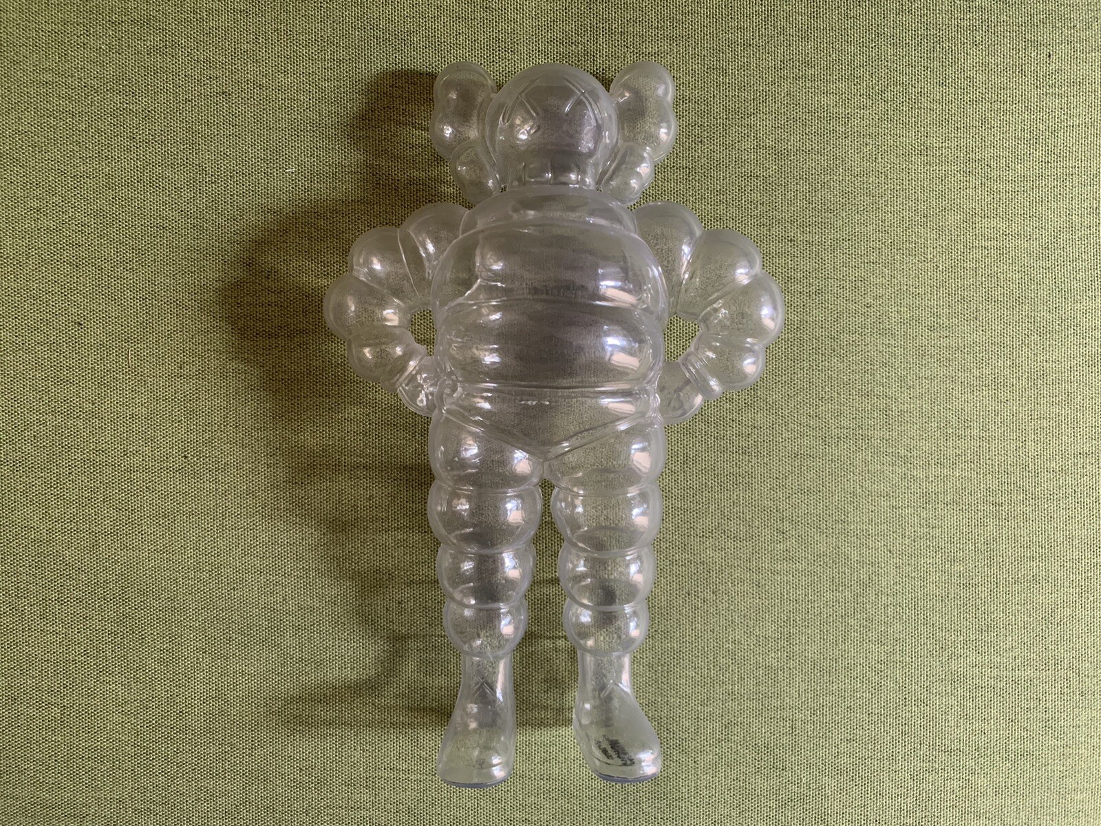 *Authentic* KAWS Chum 2002 Clear *Authentic* KAWS Chum 2002 Clear