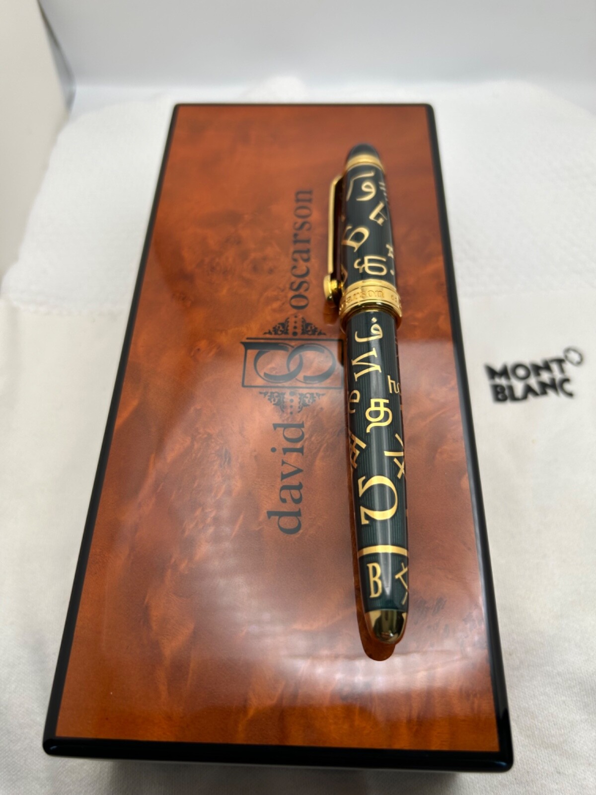 David Oscarson World Alphabet LE 30 pieces, 18K M Nib-Mint David Oscarson World Alphabet LE 30 pieces, 18K M Nib-Mint