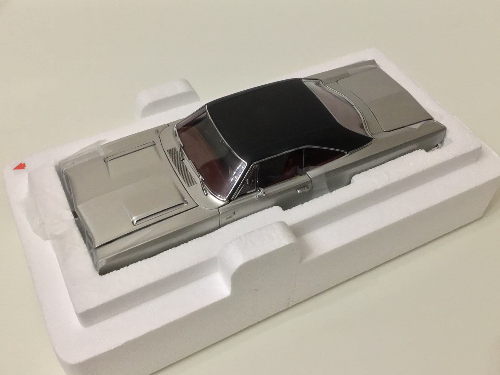 Danbury Mint 1:24 1968 Plymouth Road Runner 383 Danbury Mint 1:24 1968 Plymouth Road Runner 383