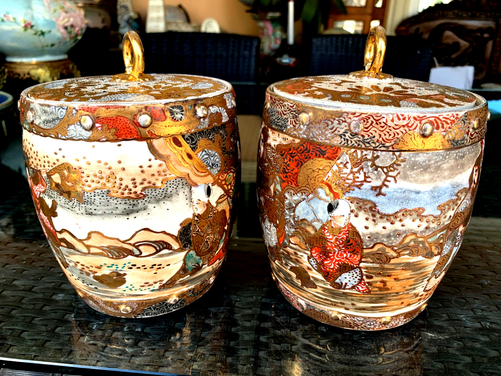 RARE ANTIQUE EARLY 18-19th C A PAIR OF 2 JAPANESE SATSUMA HAND PAINTED JARS URNS