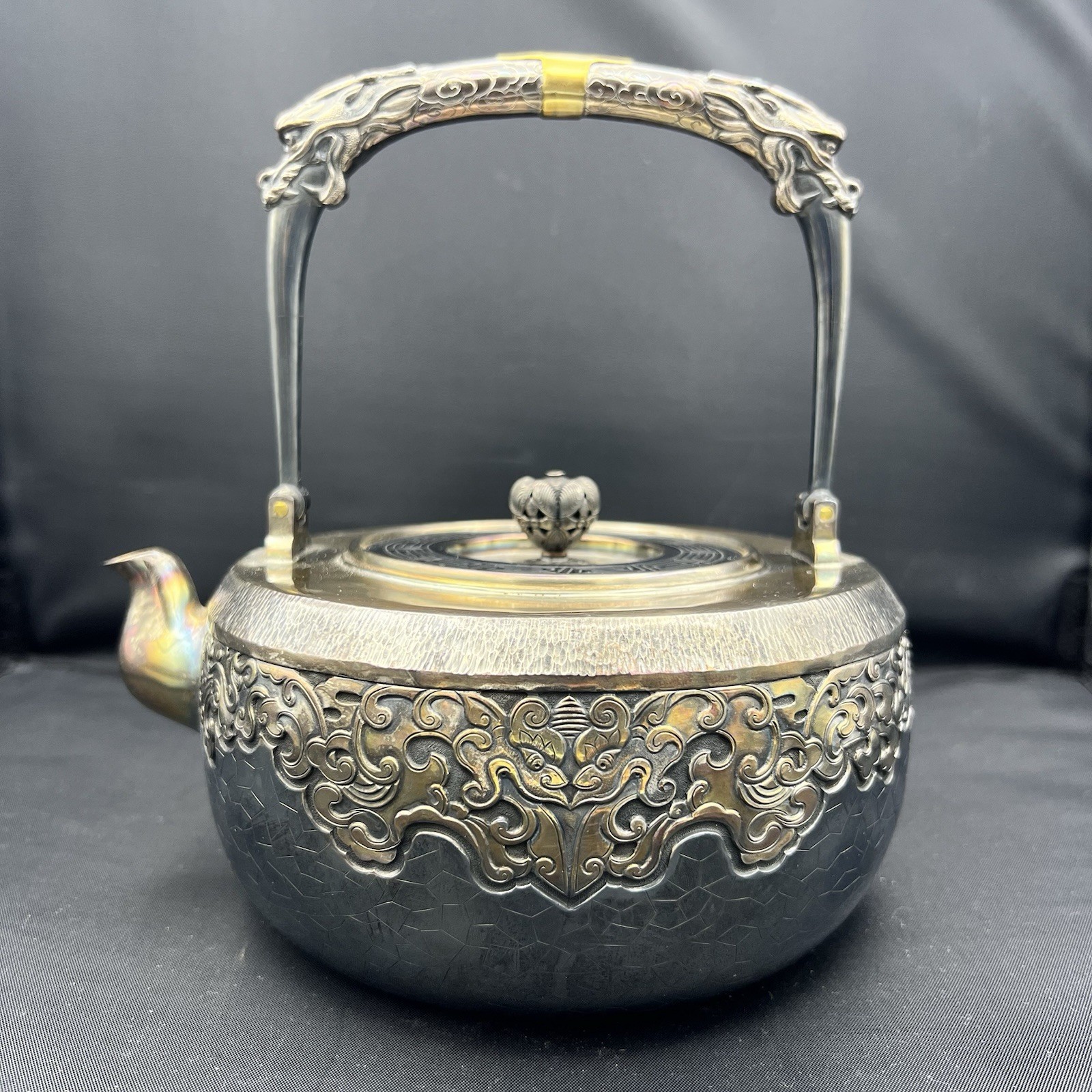 Handcrafted 999 Fine Silver Teapot 99.9% Pure with Pure Gold Gliding 鎏金銀壺 Handcrafted 999 Fine Silver Teapot 99.9% Pure with Pure Gold Gliding 鎏金銀壺
