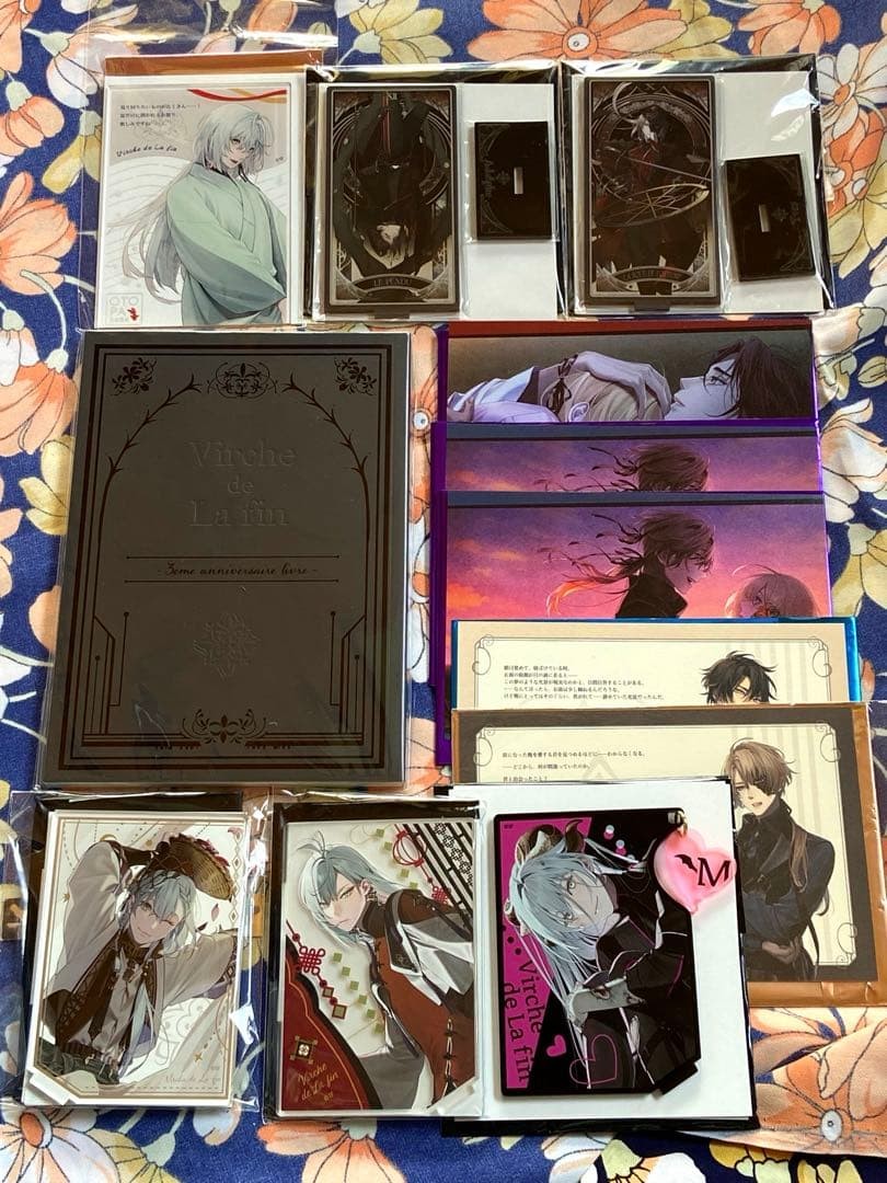 Endless Virsch 3rd Anniversary Acrylic Stand Booklet Meseka Endless Virsch 3rd Anniversary Acrylic Stand Booklet Meseka