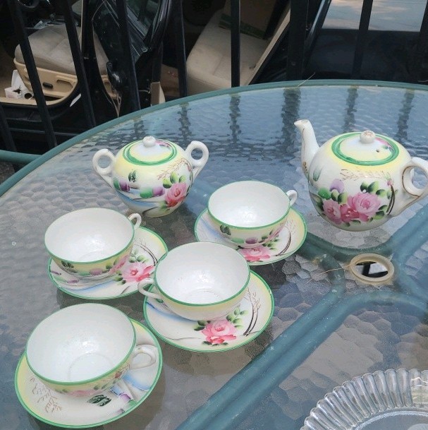 Floral Porcelain Tea Set with Teapot, Cups, and Saucers Floral Porcelain Tea Set with Teapot, Cups, and Saucers