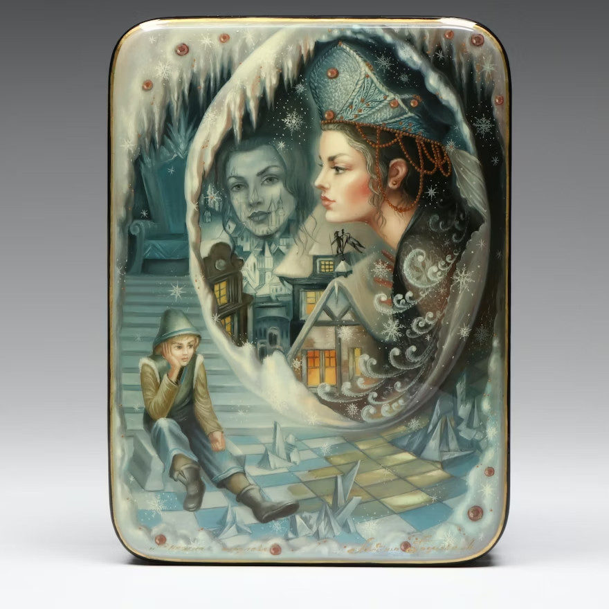 Stunning Hand Painted FEDOSKINO Russian lacquer box Snow/Winter Queen - signed Stunning Hand Painted FEDOSKINO Russian lacquer box Snow/Winter Queen - signed