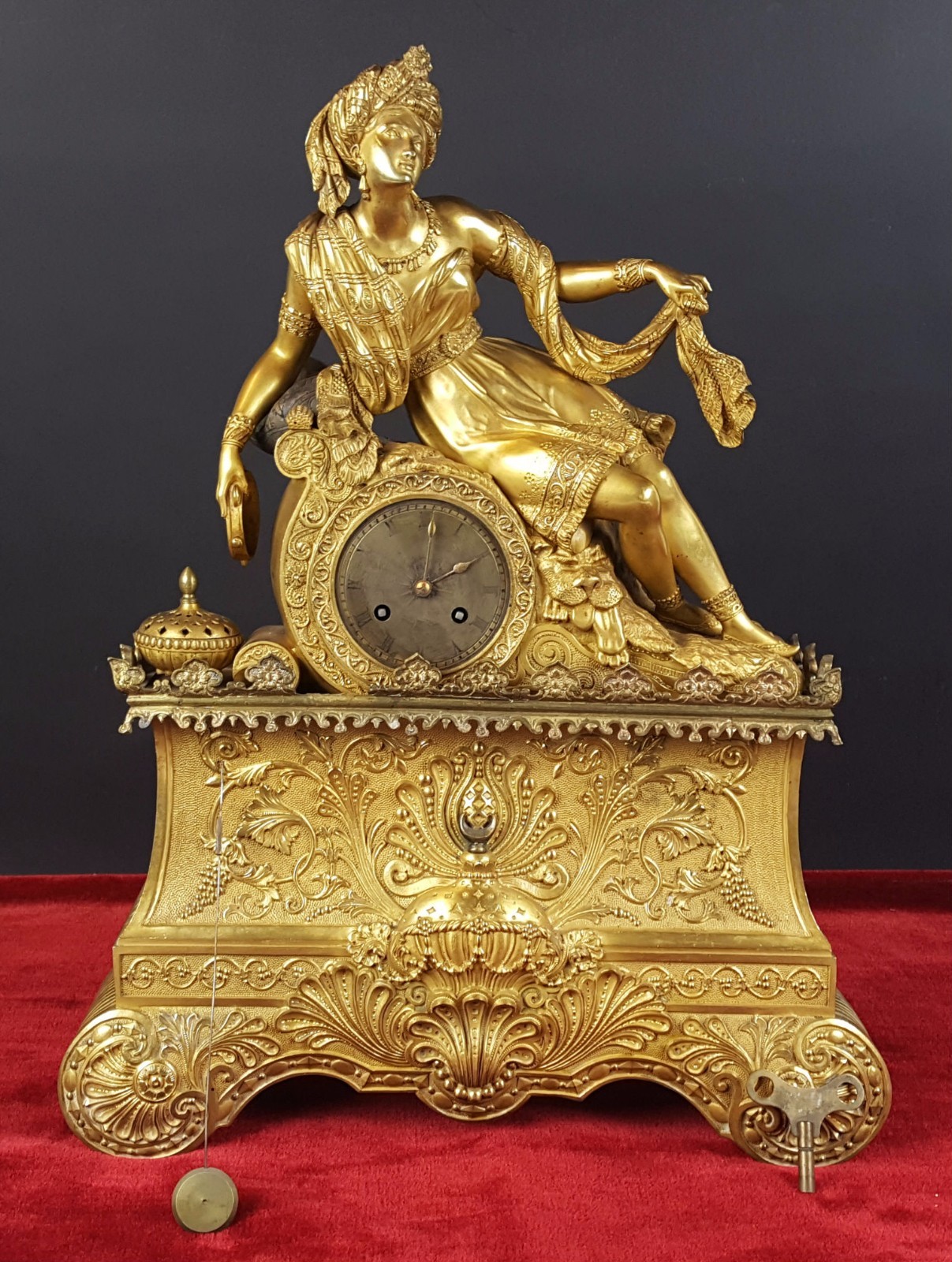 DESKTOP CLOCK IN BRONZE. EMPIRE STYLE. CLOCK WORK. XIX CENTURY. DESKTOP CLOCK IN BRONZE. EMPIRE STYLE. CLOCK WORK. XIX CENTURY.