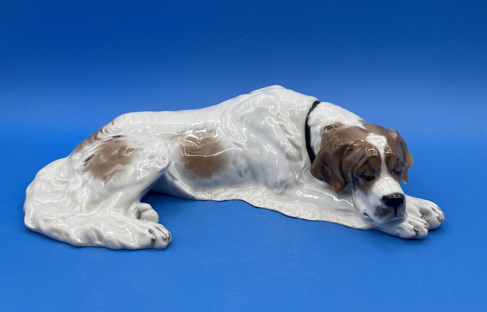 ROSENTHAL GERMANY LARGE PORCELAIN FIGURINE OF A RECUMBENT SAINT BERNARD DOG ROSENTHAL GERMANY LARGE PORCELAIN FIGURINE OF A RECUMBENT SAINT BERNARD DOG