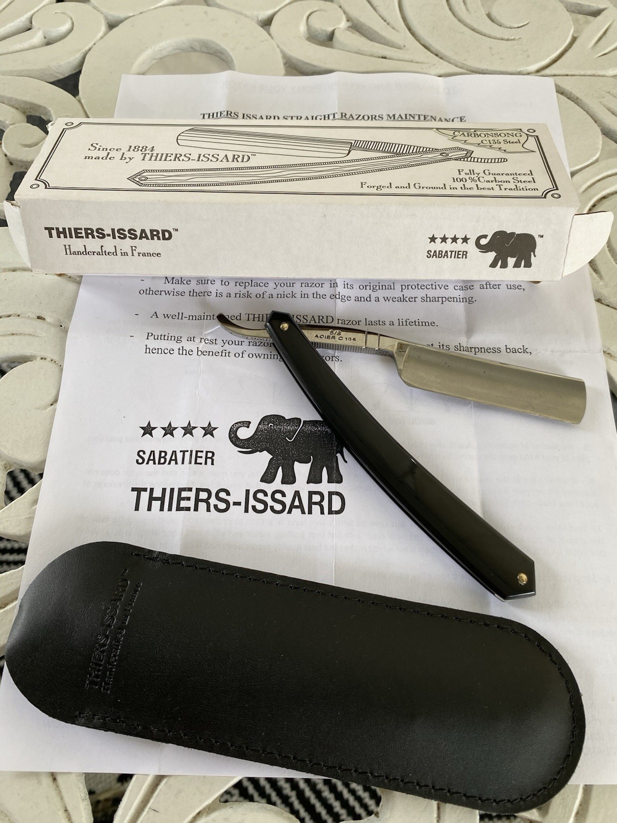 Carbonsong C135 Steel Thiers Issard France Art Shaving Taos Straight Razor box