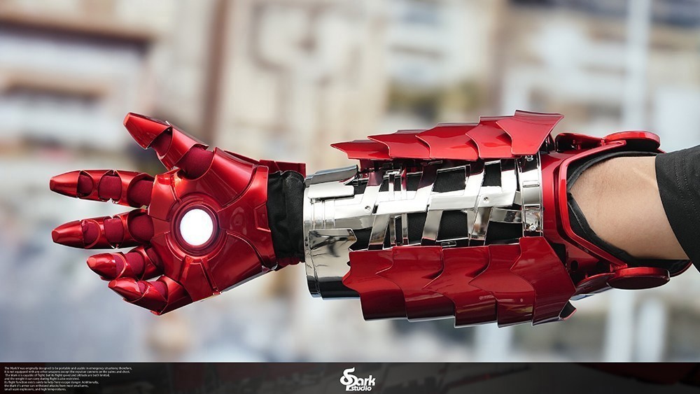 1/1 Iron Man MK5 Right Arm Gloves Wearable Voice Control Touch Remote Control 1/1 Iron Man MK5 Right Arm Gloves Wearable Voice Control Touch Remote Control