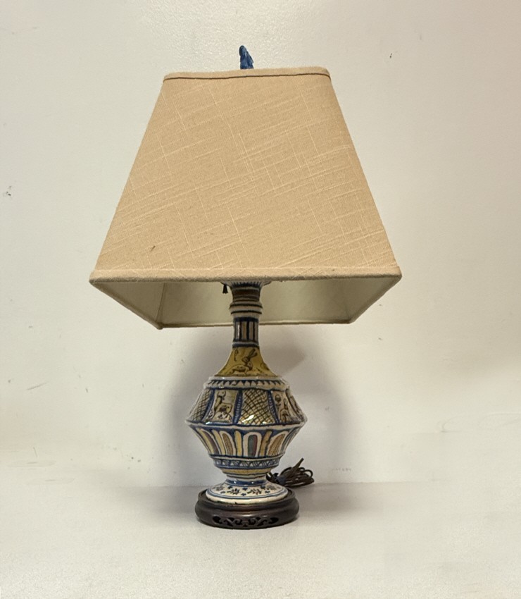 19thc Spanish majolica pottery lamp Depicts rabbits, deer and hunters 19thc Spanish majolica pottery lamp Depicts rabbits, deer and hunters