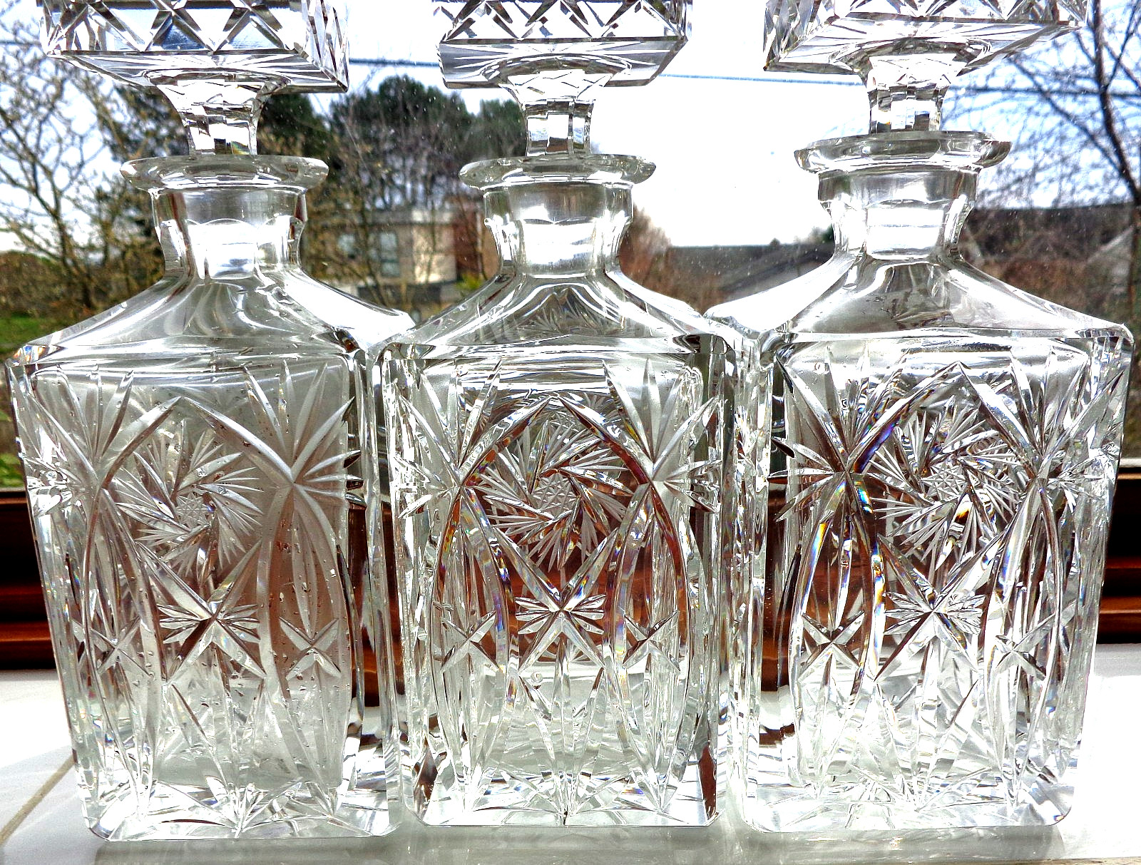 ANTIQUE SET 3 DECANTERS SQUARE HANDCUT CRYSTAL ORIGINAL SQUARE STOPPERS PERFECT ANTIQUE SET 3 DECANTERS SQUARE HANDCUT CRYSTAL ORIGINAL SQUARE STOPPERS PERFECT